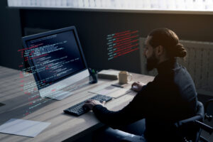Homem pesquisando sobre abertura de empresa para desenvolvedor de software.